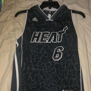A boys le Ron James jersey